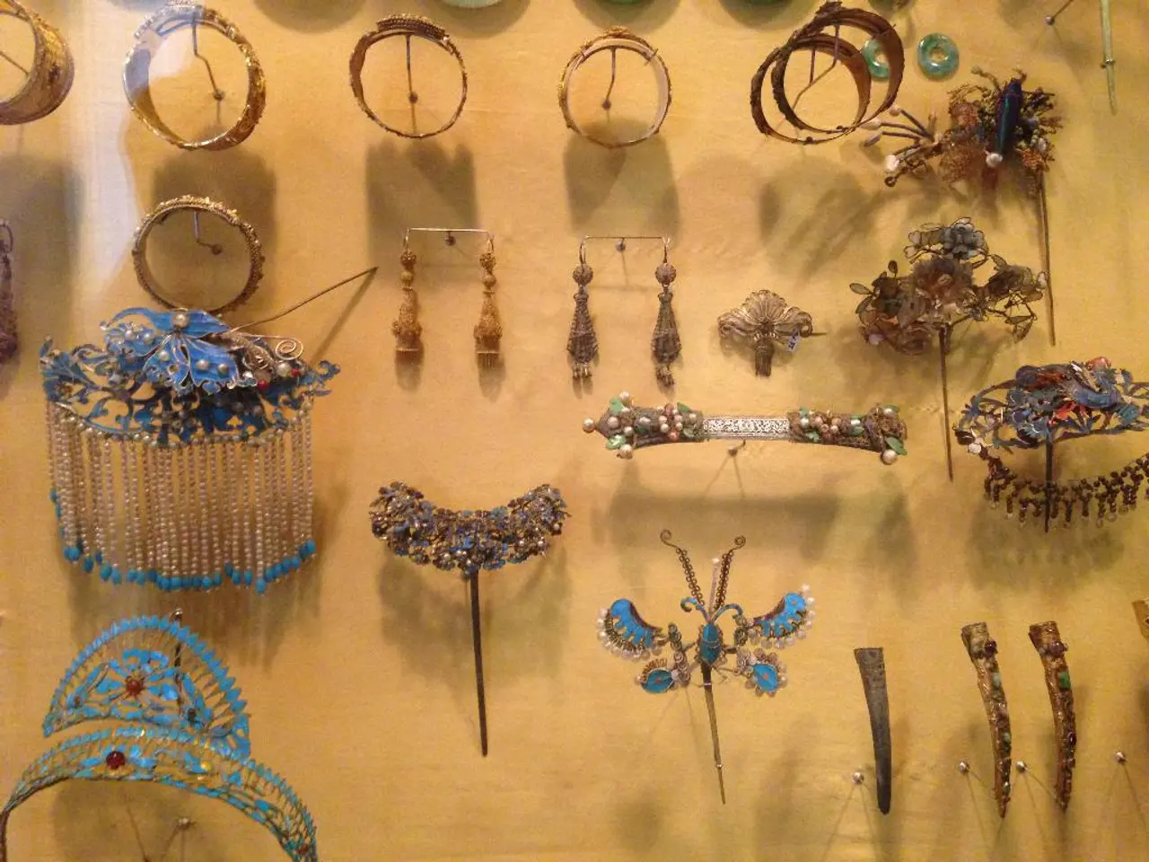 Handcrafted Winter Decoration for Children: Acorn Wreath