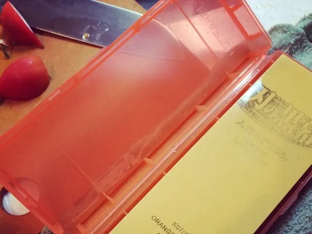 Minimalist EDC pocket knife, the James Brand Folsom Pro, ventures into the wilderness setting.