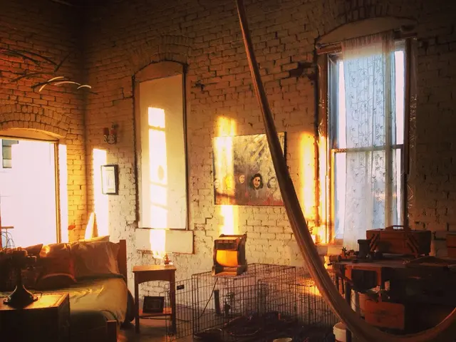 Critics criticize woman's OTT bed as tacky and inquire about her sleep arrangement, yet peers...