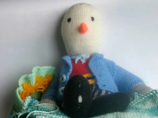 Create a gorgeous yarn wall hanging on a budget