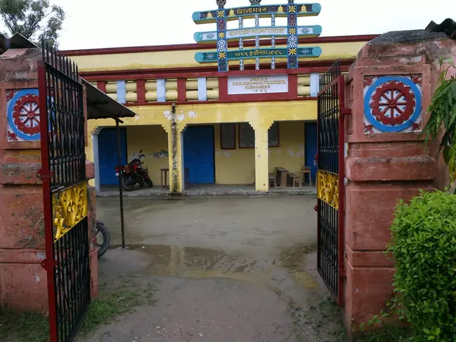 Hiking Path from East Rim Trail to Jolley Gulch Observation Point in Zion National Park