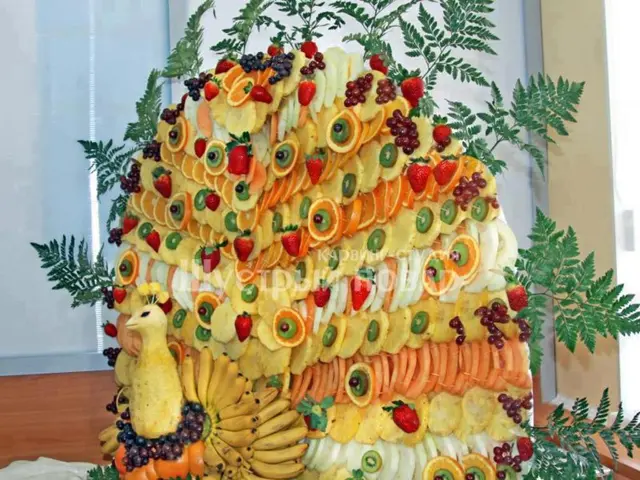 Strategies for Cultivating Salad Greens through Autumn, bypassing Supermarket visits