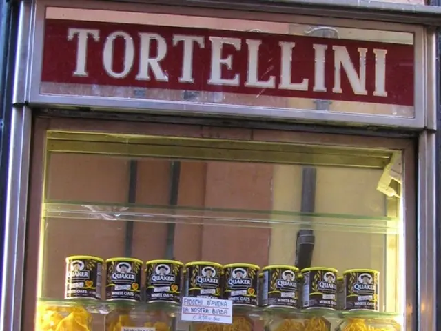 Refrigerating a glass of water before departing the residence - an unexpected event, a hidden tip...