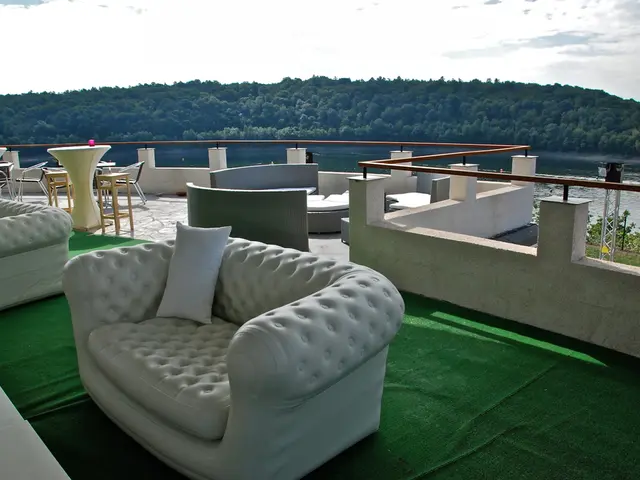 Kitchen Sofa Consideration: Specific Fabrics Advised by Designers for Successful Integration