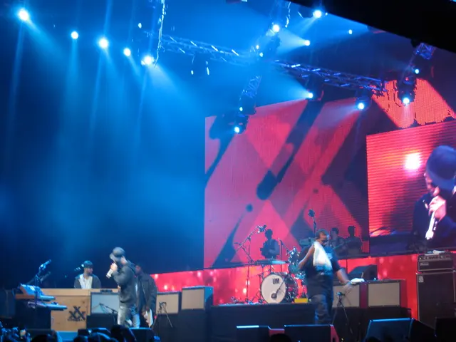 Lively summer festivities unfold in the verdant terrace garden camp, accompanied by catchy tunes.