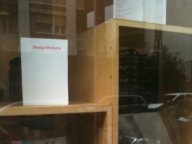 Objects or entities, no broader than 30 centimeters in width